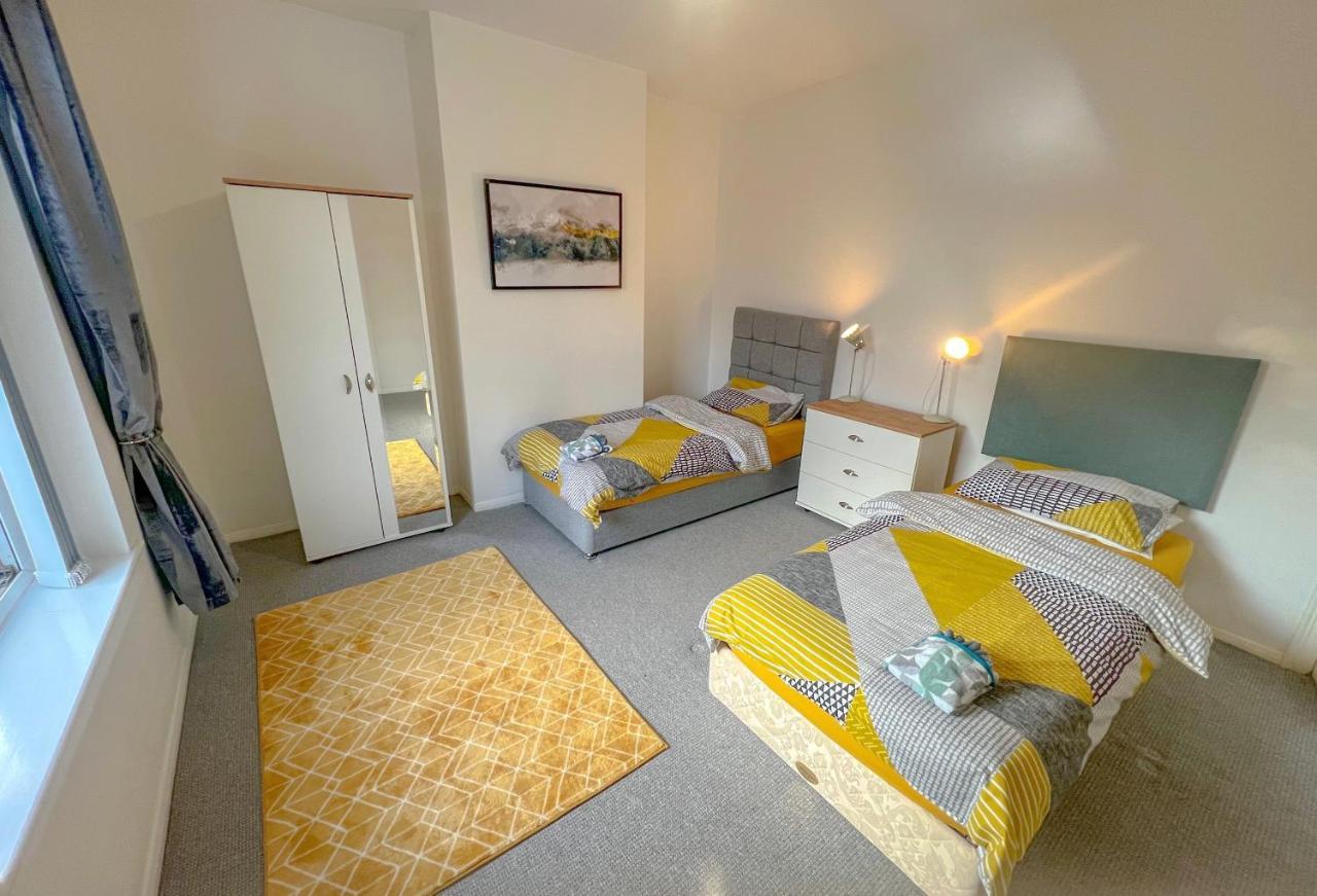 Long Term Offers Message For Prices Sleeps 6 Adults, Contractors, Relocators, Travellers Villa Halifax Exterior photo